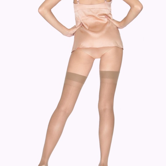 Stockings for garter belts - Picture 8 of 10